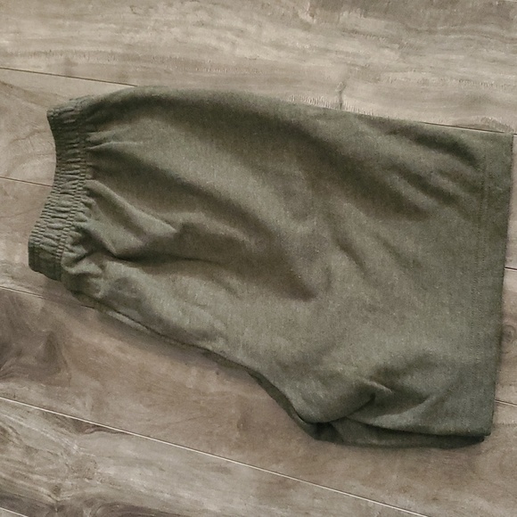 2/$20 💕 NWOT Mens Fleece Shorts sz L - Picture 4 of 4